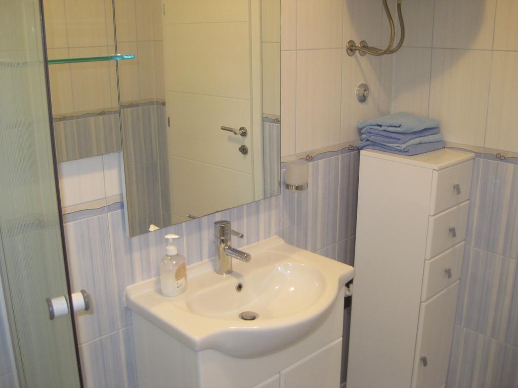 Apartment Agata トロギール 部屋 写真